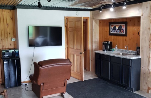 Marinette House | NFL Draft. 50 minutes to Lambeau field. 4 story house. Private location. Unique.