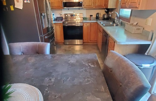 Appleton House | NFL Draft: Close to Lambeau and Appleton & Oshkosh airports. Sleeps 8+