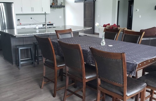 New Franken House | NFL Draft House - 10 min from shuttle @ UWGB 5-bedroom/3 bath/10 acre