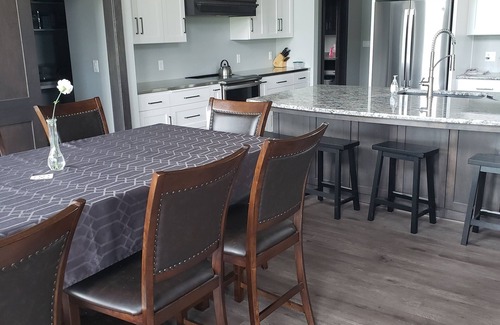 New Franken House | NFL Draft House - 10 min from shuttle @ UWGB 5-bedroom/3 bath/10 acre