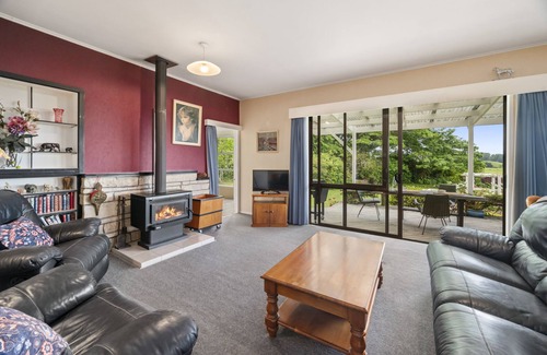 Ngakuru House | Ngawaimai Lodge - Ngakuru Holiday Home