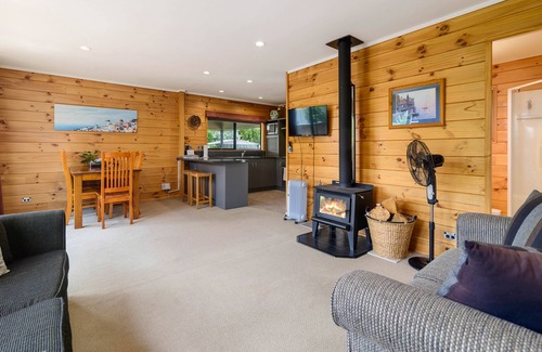 Ngongotaha Cottage | Ngongotaha Lakeside Lodge- Cottage