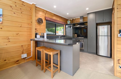 Ngongotaha Cottage | Ngongotaha Lakeside Lodge- Cottage