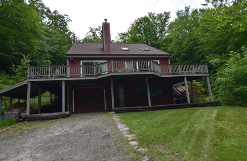 Holderness House | NH Mountain Getaway! Secluded Location Near Squam Lake