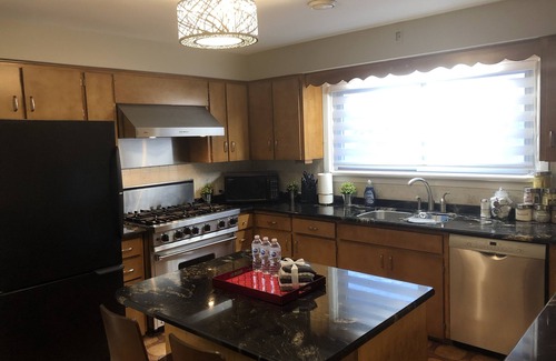Welland Apartment | Niagara Executive Luxury - HUGE, Warm, Cozy and Clean 3 Bed, 1 Bath SuiteStay