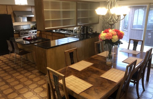 Welland Apartment | Niagara Executive Luxury - HUGE, Warm, Cozy and Clean 3 Bed, 1 Bath SuiteStay