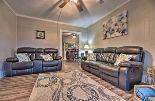 Niagara Falls House | Niagara Falls Townhome Near Wineries!