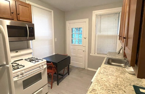 Edgewood Apartment | Nice 1-bedroom apartment in Class A Pittsburgh neighborhood