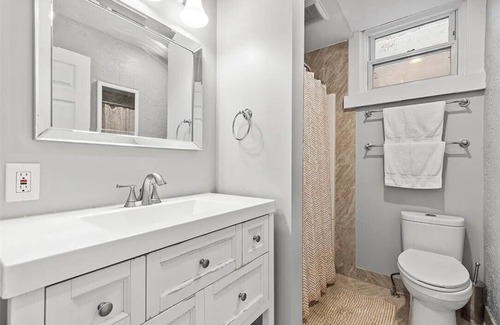 Edgewood Apartment | Nice 1-bedroom apartment in Class A Pittsburgh neighborhood