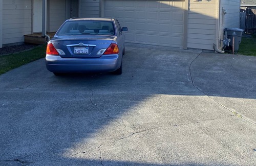 Eureka Apartment | Nice 1 bedroom Studio upstairs in a quiet, safe, neighborhood w/ keyless entry