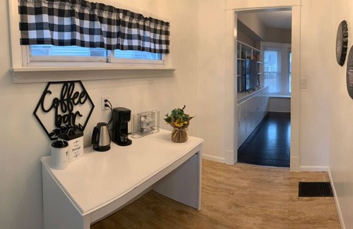 Middletown House | Nice 107 Historic Home with relax & private Hotub