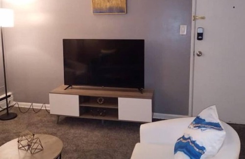 Melrose Park Apartment | Nice 2 Bedroom 1 bath apartment