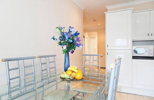 Edmonton Apartment | Nice 2-bedroom apartment convenient for centre and close to Tottenham stadium