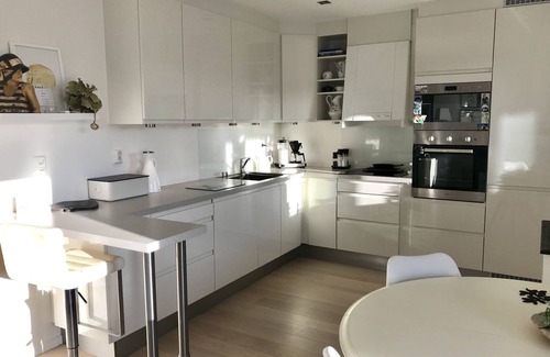 Godvik Apartment | Nice 3 bedroom apartment with porch!