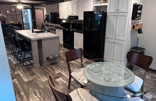 Livingston House | Nice 3-bedroom house with AC in Livingston. Come enjoy the relaxing cabin 301