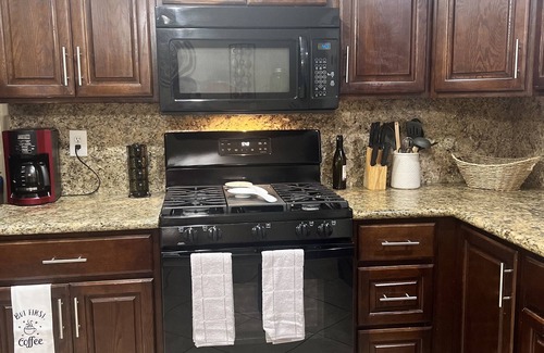 Downtown Las Vegas House | Nice 3 bedroom's house owner occ and 2 bathroom with fast WI-Fi, Full Kitchen