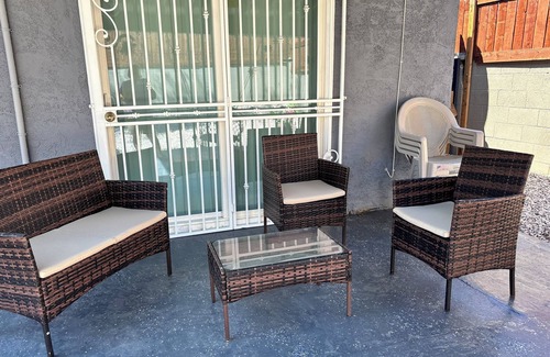 Downtown Las Vegas House | Nice 3 bedroom's house owner occ and 2 bathroom with fast WI-Fi, Full Kitchen