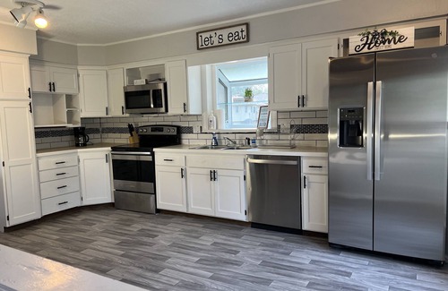 Grandview House | Nice and Large House Near Longview lake