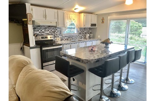 Greeneville House | Nice and Peaceful 2 BR/2 BATH. Pets welcome!