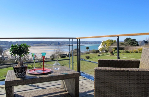 Saint-Michel-en-Greve Apartment | Nice apartment for 4 people with WIFI, pool, TV, patio and parking
