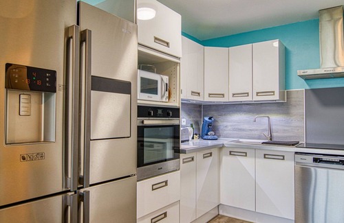 Le Brusc Apartment | Nice apartment for 3 guests with A/C, TV, terrace, pets allowed and parking