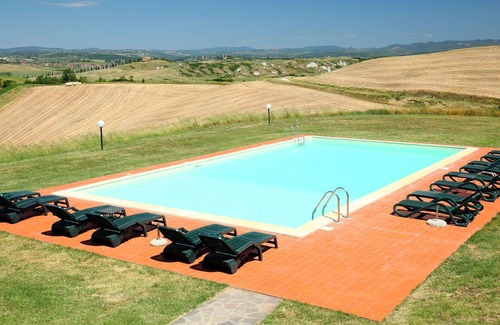 Ponte di Gabbiano Villa | Nice apartment in villa for 4 people with pool, WIFI, TV, pets allowed and parking, close to Siena