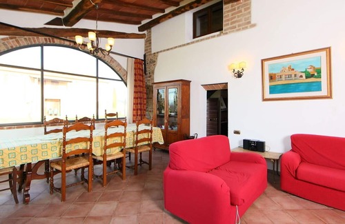 Ponte di Gabbiano Villa | Nice apartment in villa with pool, WIFI, TV, patio, pets allowed and parking, close to Siena