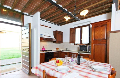 Ponte di Gabbiano Villa | Nice apartment in villa with pool, WIFI, TV, patio, pets allowed and parking, close to Siena