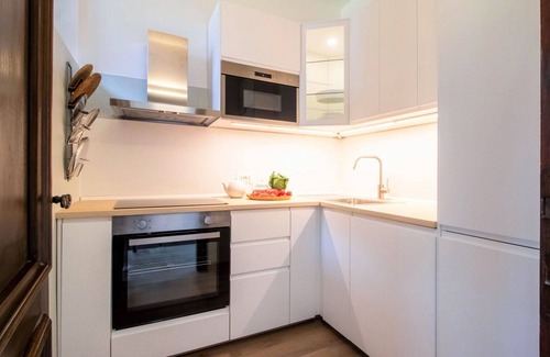 Porto Valtravaglia Apartment | Nice apartment for 6 guests with WIFI, pool, TV and patio