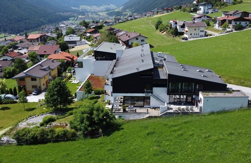 Telfes im Stubai Apartment | Nice apartment for 4 guests with WIFI, pool, TV, terrace, pets allowed and parking