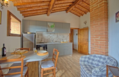 Monteroni d'Arbia Apartment | Nice apartment for 2 guests with pool, WIFI and panoramic view, close to Siena