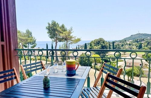 Cap Esterel Apartment | Nice apartment for 4 guests with pool, WIFI, TV, terrace, pets allowed and parking