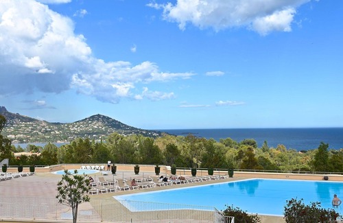 Cap Esterel Apartment | Nice apartment for 4 guests with pool, WIFI, TV, terrace, pets allowed and parking