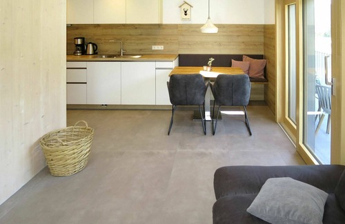 Hofstetten Apartment | Nice apartment for 4 guests with WIFI, TV, terrace and parking