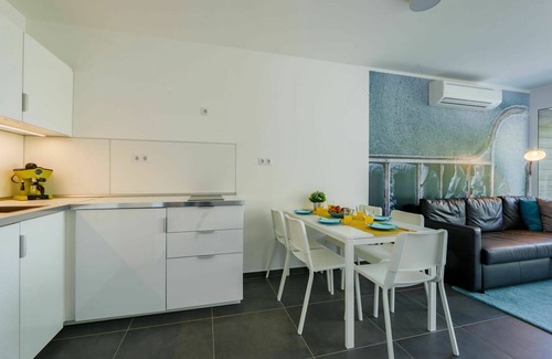 Balatonszemes Apartment | Nice apartment for 6 people with A/C, WIFI, pool, TV, terrace, pets allowed and parking