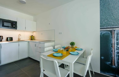 Balatonszemes Apartment | Nice apartment for 6 people with A/C, WIFI, pool, TV, terrace, pets allowed and parking