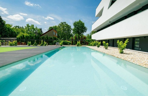 Balatonszemes Apartment | Nice apartment for 6 people with A/C, WIFI, pool, TV, terrace, pets allowed and parking