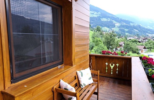 Burgstall Apartment | Nice apartment for 10 people with WIFI, TV, balcony and parking