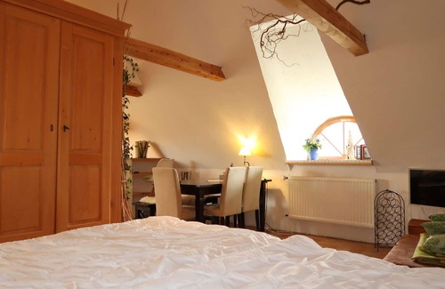 Neugalmsbull Apartment | Nice apartment for 2 guests with hot tub, WIFI, TV, terrace, pets allowed and parking