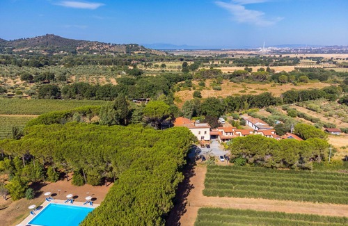 Scarlino Apartment | Nice apartment for 2 guests with pool, WIFI, TV, terrace and parking
