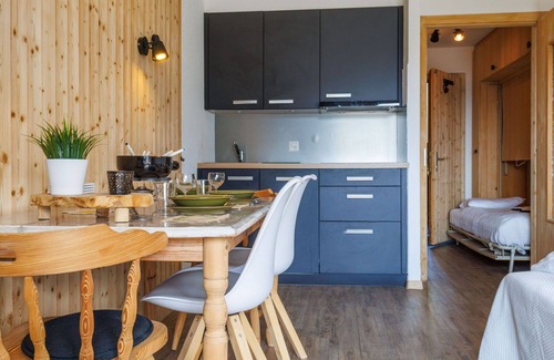 Veysonnaz Apartment | Nice apartment for 3 guests with WIFI, TV, balcony and parking