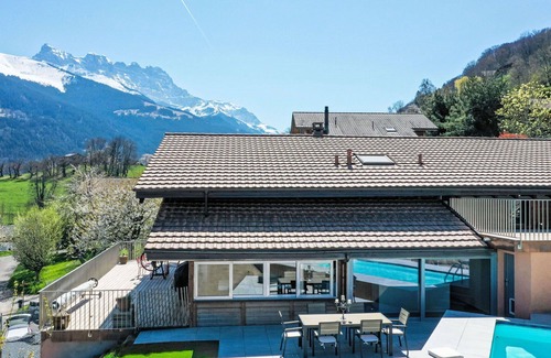 Collombey-Muraz Apartment | Nice apartment for 4 people with WIFI, pool, TV, terrace, pets allowed, panoramic view and parking