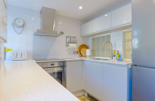 Trebarwith Apartment | Nice apartment for 4 guests with WIFI, TV, patio, pets allowed and parking