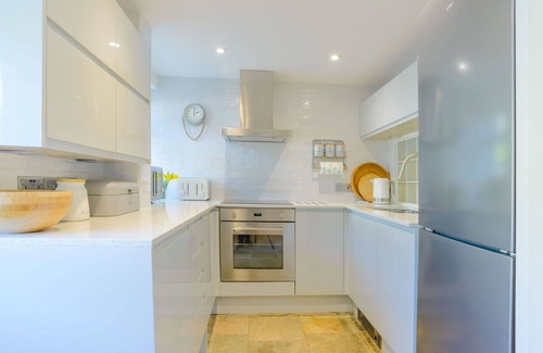 Trebarwith Apartment | Nice apartment for 4 guests with WIFI, TV, patio, pets allowed and parking