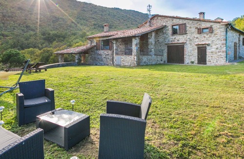 Montieri Apartment | Nice apartment for 4 people with WIFI, TV, patio, pets allowed and parking