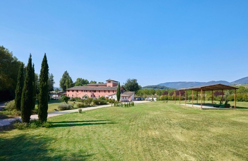 San Brizio Apartment | Nice apartment for 4 people with pool, WIFI, TV, pets allowed and parking, close to Spoleto