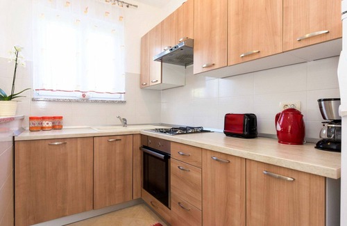 Martina Apartment | Nice apartment for 4 people with A/C, WIFI, TV, terrace and parking