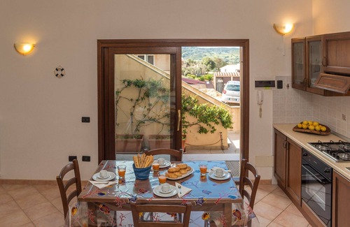 Porto Pollo Apartment | Nice apartment for 4 people with WIFI, TV, terrace, pets allowed and parking