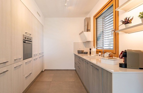 Porlezza Apartment | Nice apartment for 5 guests with WIFI, A/C, TV, balcony and parking
