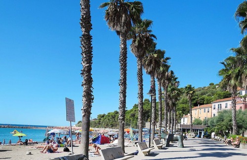 Imperia Apartment | Nice apartment for 5 people with WIFI, TV, patio and parking